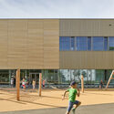 维也纳首批木构翻新校舍，布赫·加斯基督教会小学 / Dietrich | Untertrifaller Architekten - 建筑图, 小学及初中, 门, 表皮