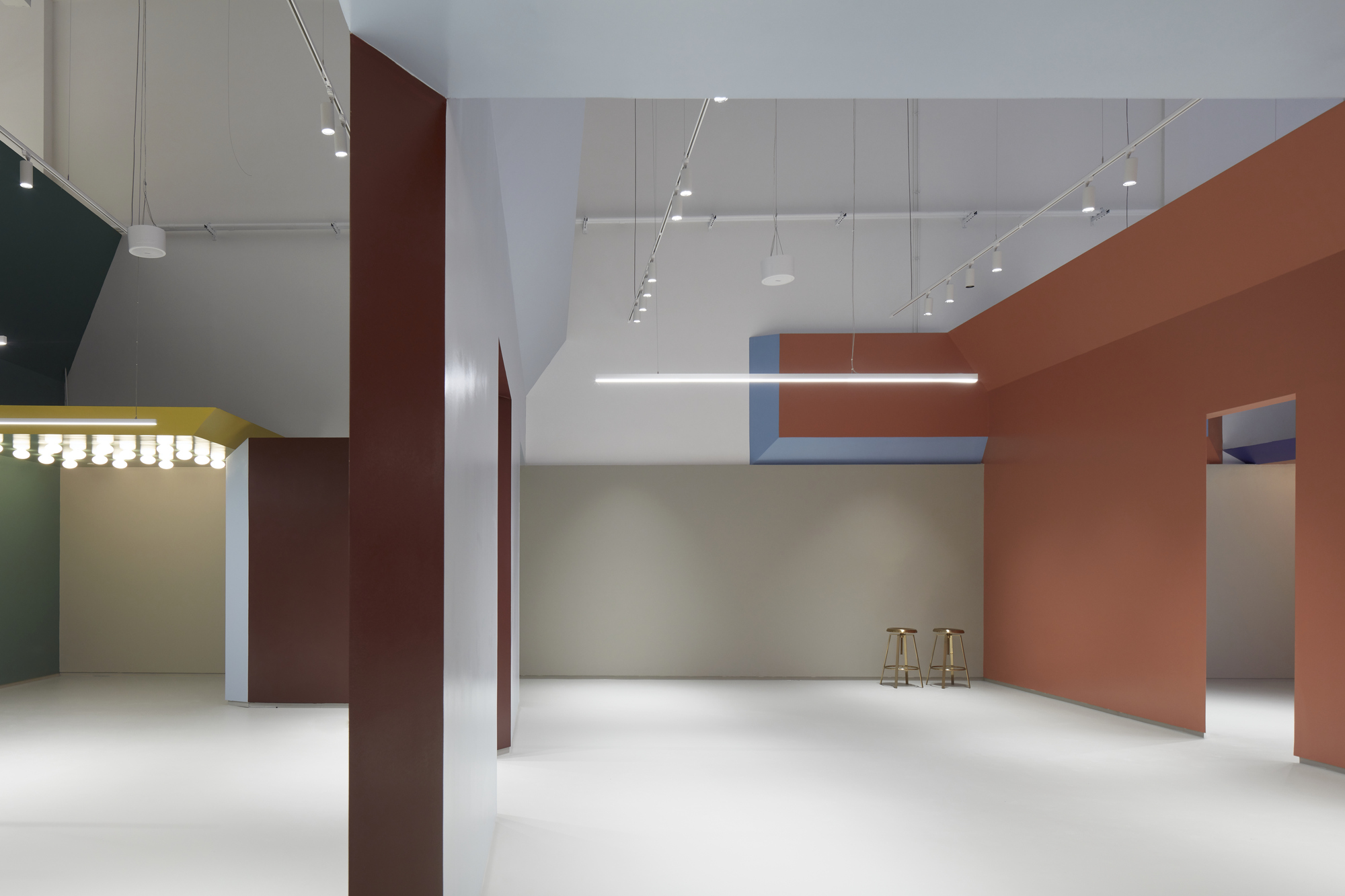 Gallery of Kaza Israel Furniture Showroom / Baranowitz & Goldberg