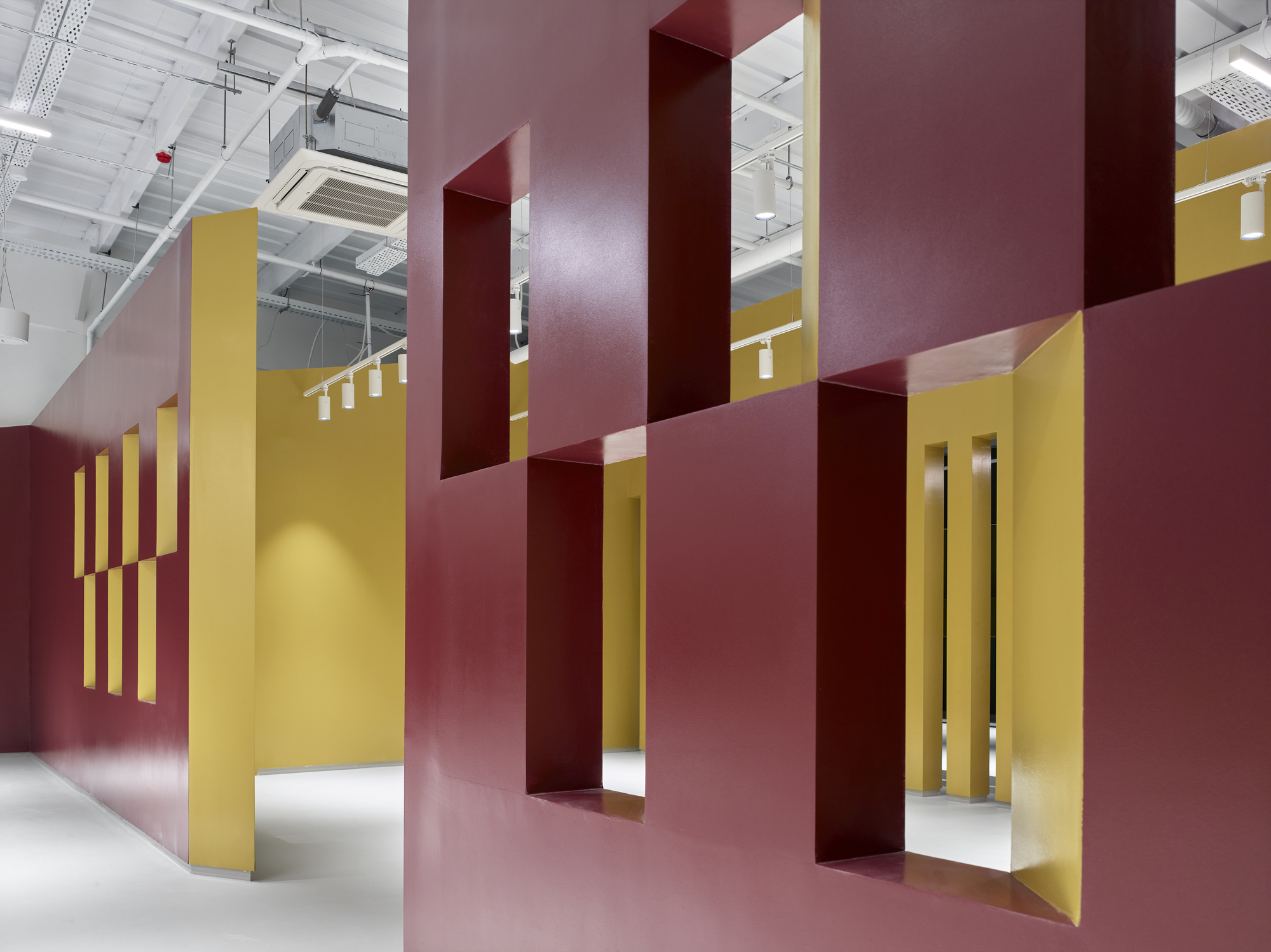 Gallery of Kaza Israel Furniture Showroom / Baranowitz & Goldberg