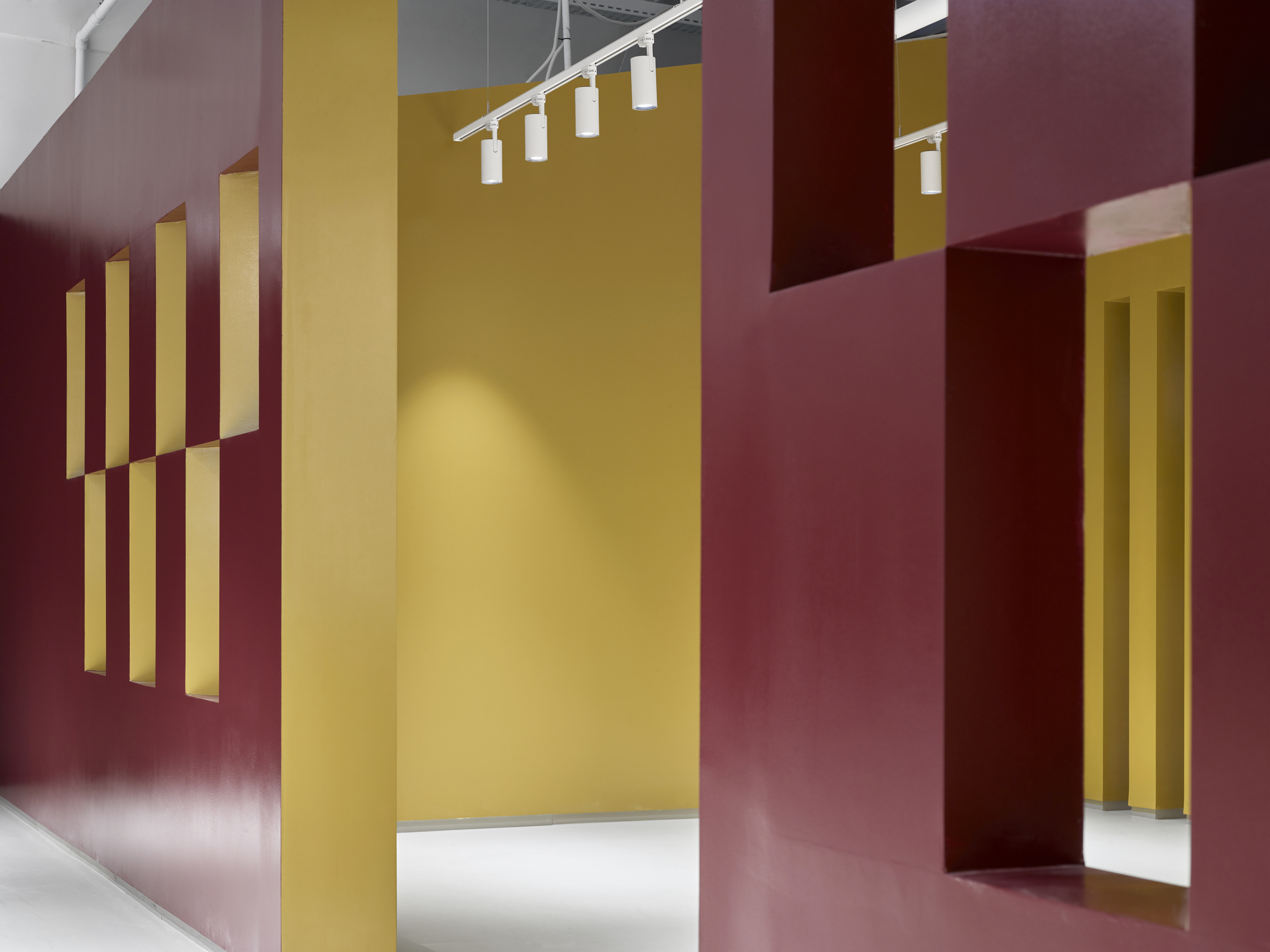 Gallery of Kaza Israel Furniture Showroom / Baranowitz & Goldberg