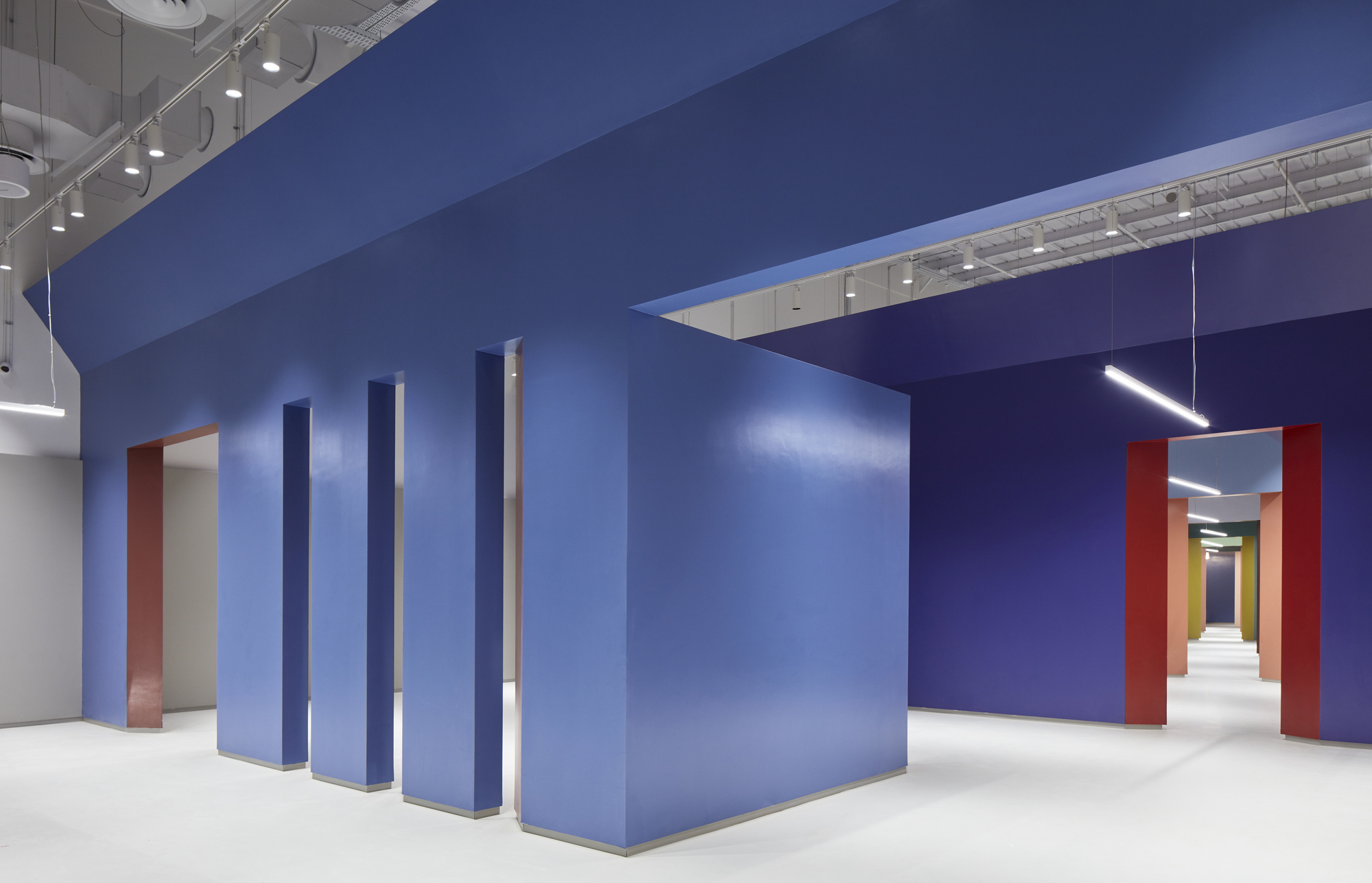 Gallery of Kaza Israel Furniture Showroom / Baranowitz & Goldberg