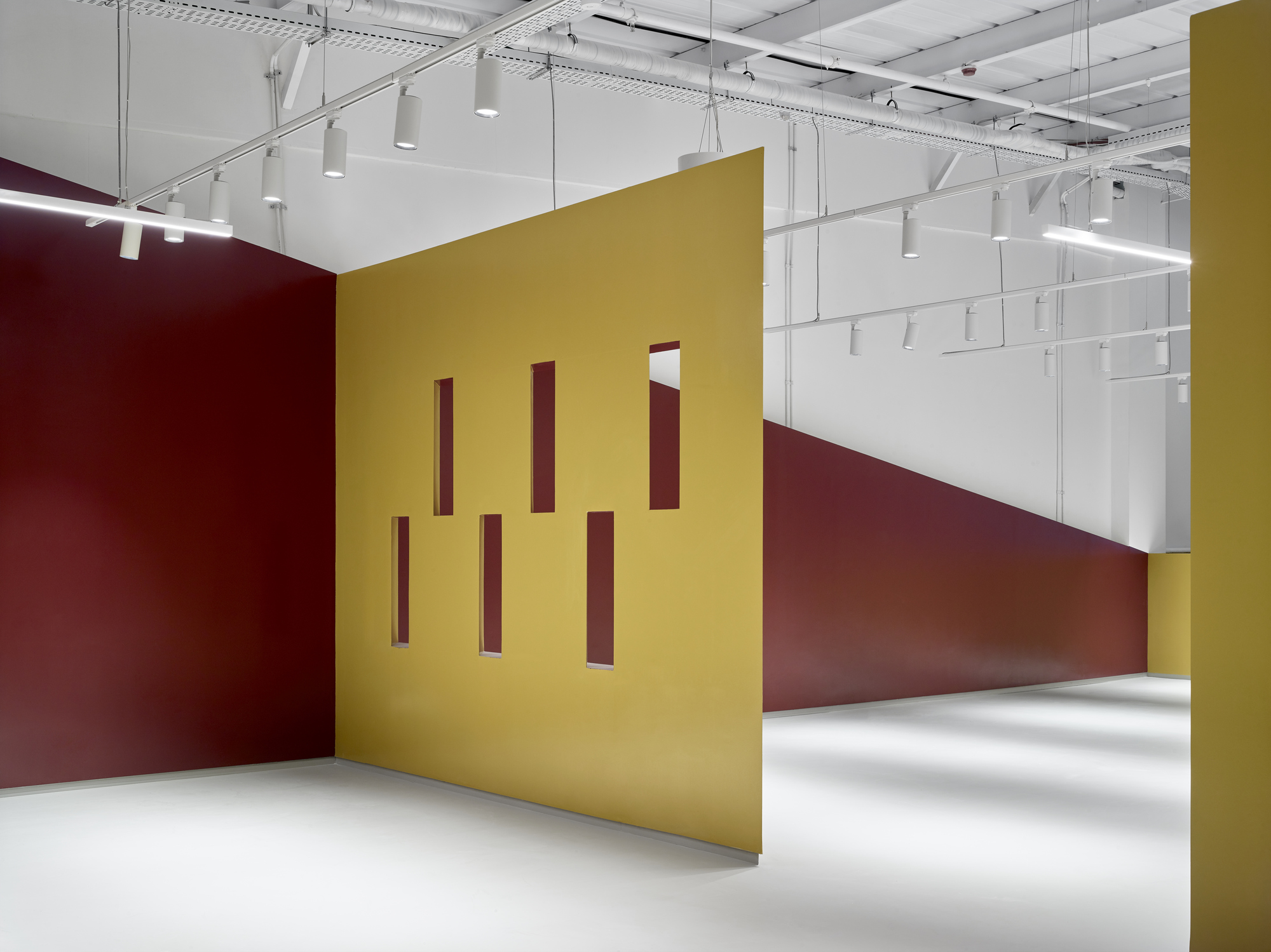 Gallery of Kaza Israel Furniture Showroom / Baranowitz & Goldberg