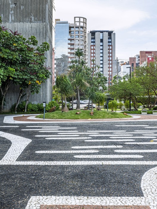 Renovação do Térreo do Condomínio São Luiz / Perkins&Will - Fotografia de Exterior