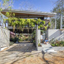 gardenhouse archdaily 01 - Nh&agrave; 1 tầng đơn giản thiết kế hướng tới sự bền vững, th&acirc;n thiện m&ocirc;i trường