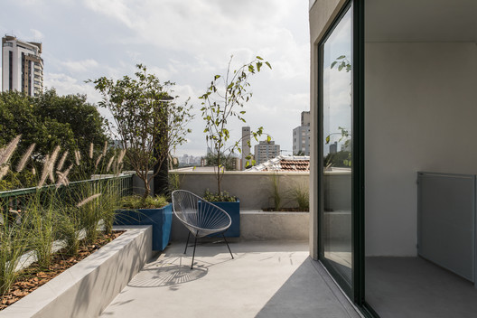 Casa Vila Mariana / M Magalhães Estúdio - Fotografia de Exterior, Fachada, Cadeira, Corrimão