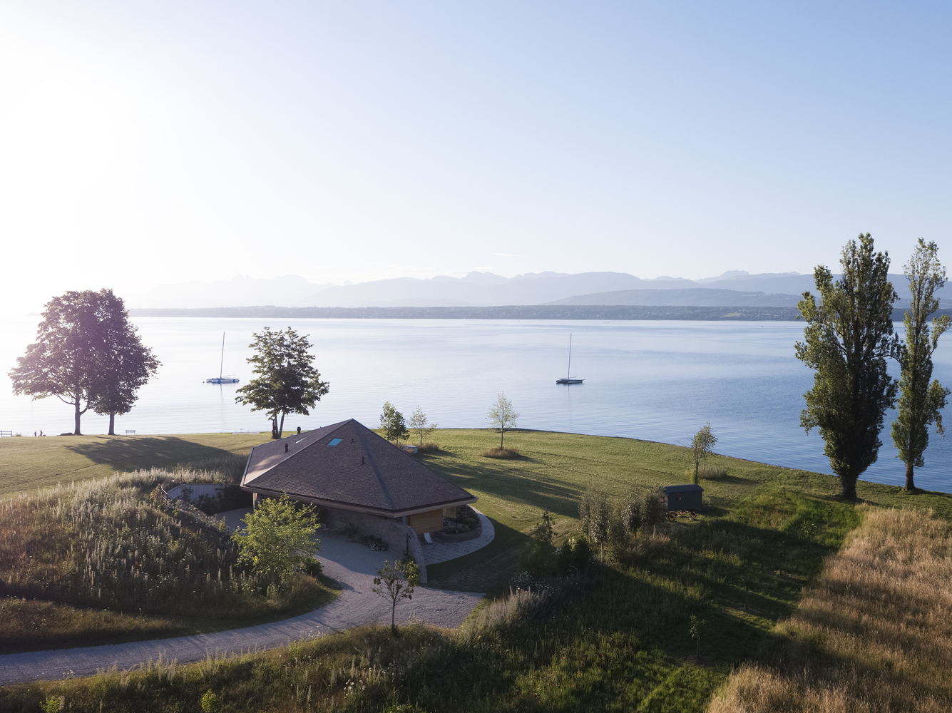 1-FdMP_Architectes-House_by_the_Lake-Vau