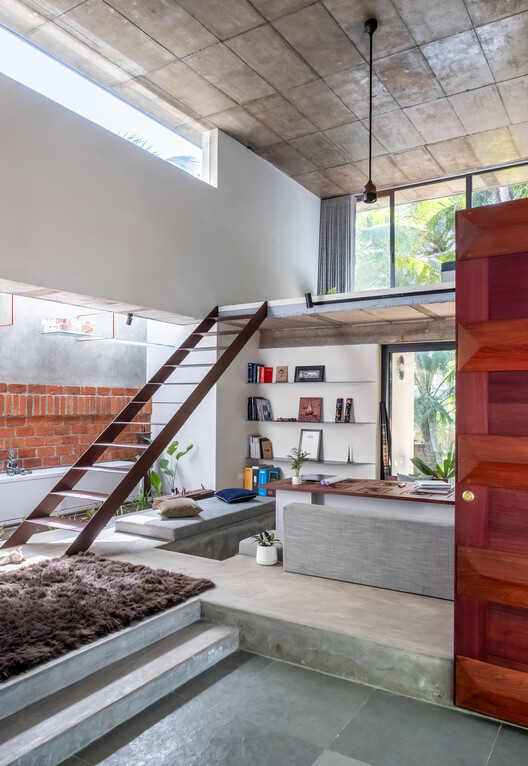 The Violet Office / Nestcraft Architecture - Interior Photography, Stairs, Windows, Beam, Handrail