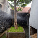 trc 3988 - Nh&agrave; m&aacute;i ng&oacute;i đỏ tường gạch gợi k&yacute; ức tuổi thơ