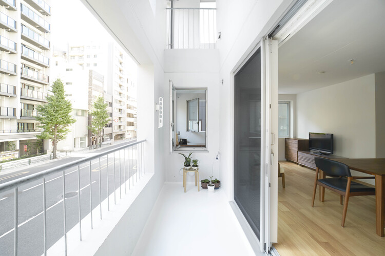 Yushima House / OSTR - Interior Photography, Table, Windows, Chair