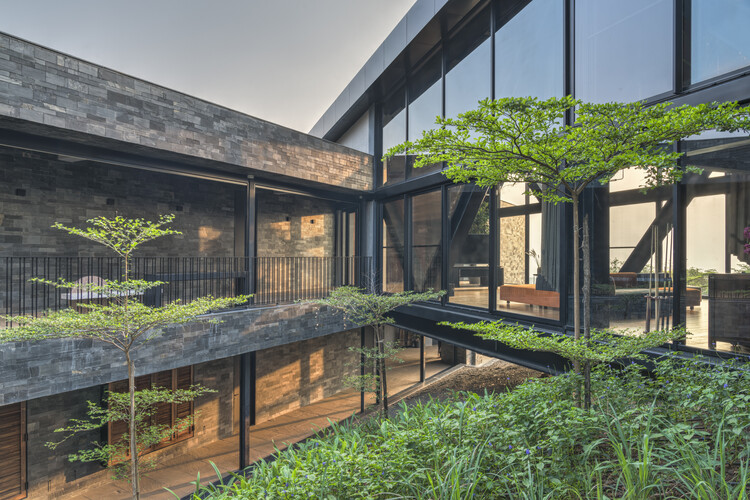 A Home in the Clouds / Research and Enquiry Into Design - Exterior Photography