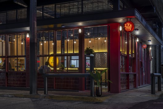 Restaurante atom burger / LVS-Architecture Restaurante atom burger / LVS-Architecture - Fotografia de Exterior