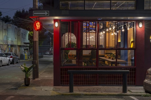 Restaurante atom burger / LVS-Architecture Restaurante atom burger / LVS-Architecture - Fotografia de Exterior, Fachada