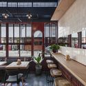 Restaurante atom burger / LVS-Architecture - Fotografia de Interiores, Interiores De Restaurantes E Bares, Cozinha, Cadeira