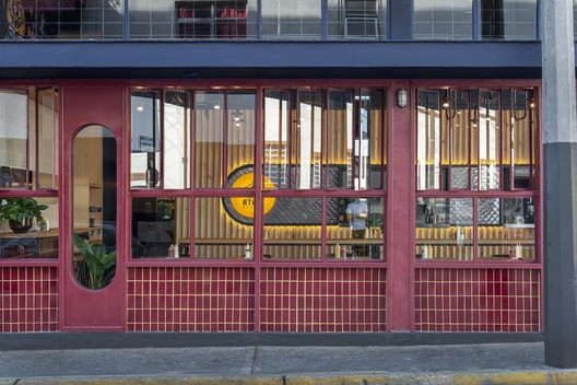 Restaurante atom burger / LVS-Architecture Restaurante atom burger / LVS-Architecture - Fotografia de Exterior, Cerca, Fachada