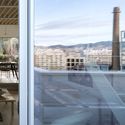 Reforma de um ático em Montjuic / Octave Petit + Marc Mazeres - Fotografia de Exterior, Interiores De Apartamentos, Porta, Fachada