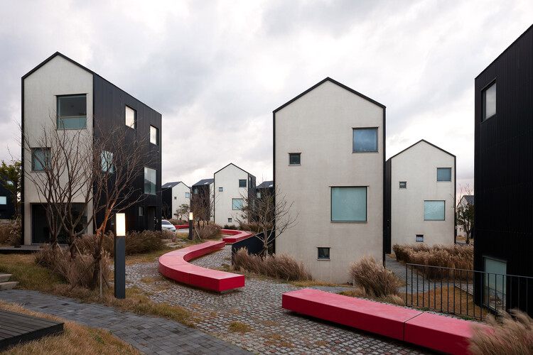 Hadohilljo Townhouse / UNITEDLAB Associates - Exterior Photography, Windows, Facade