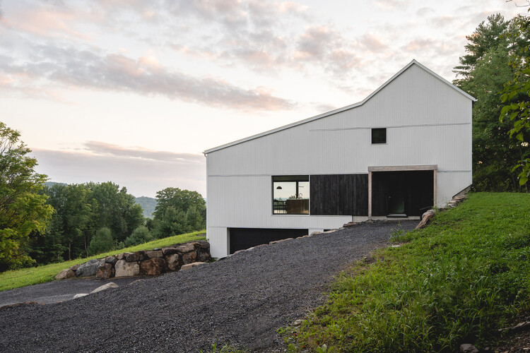 Saltbox Passive House Atelier L Abri The Waterproofers Association Saltbox Passive House Atelier L Abri The Waterproofers Association