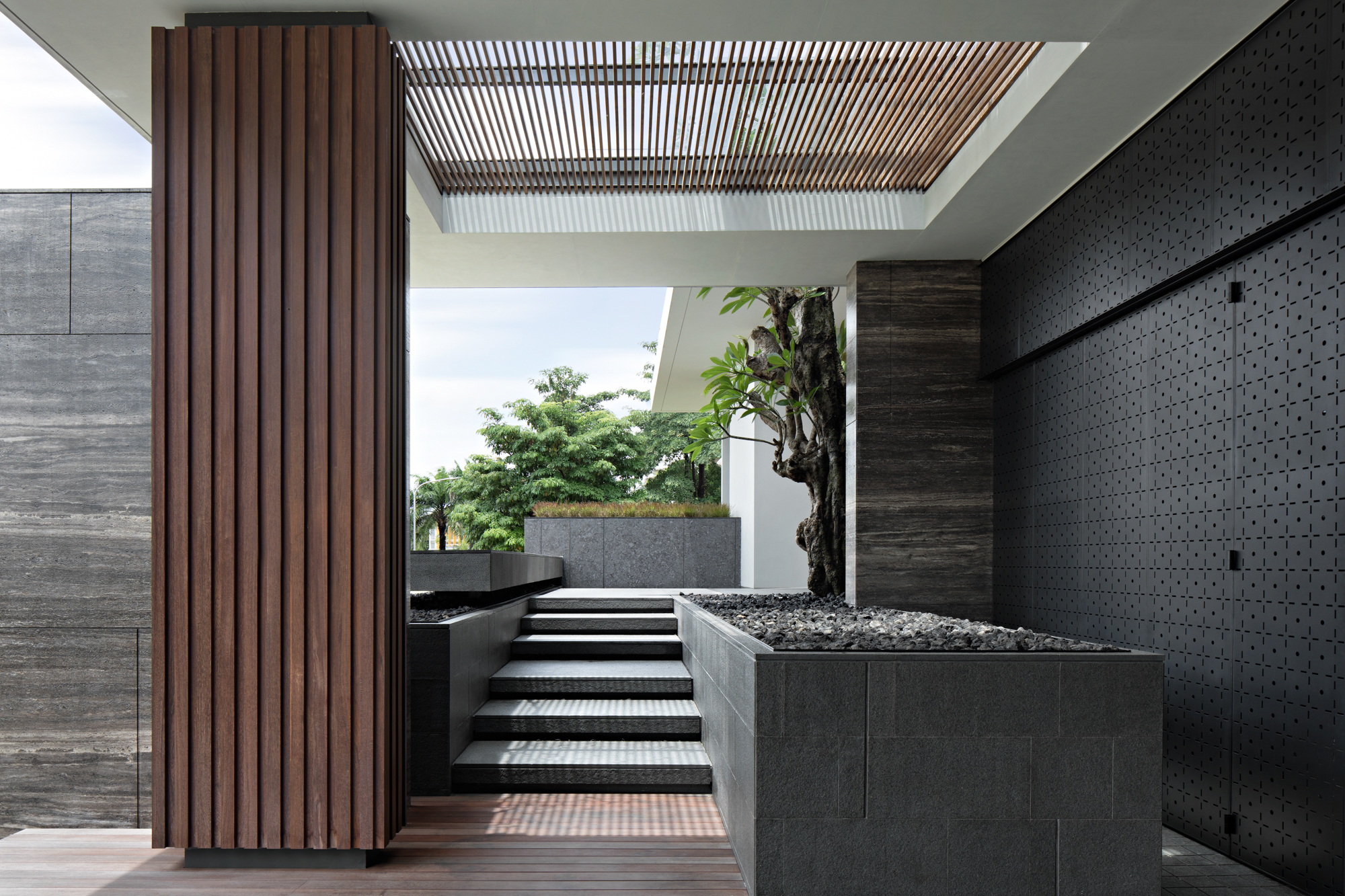 Gallery of FW House / Licht Studio - 14
