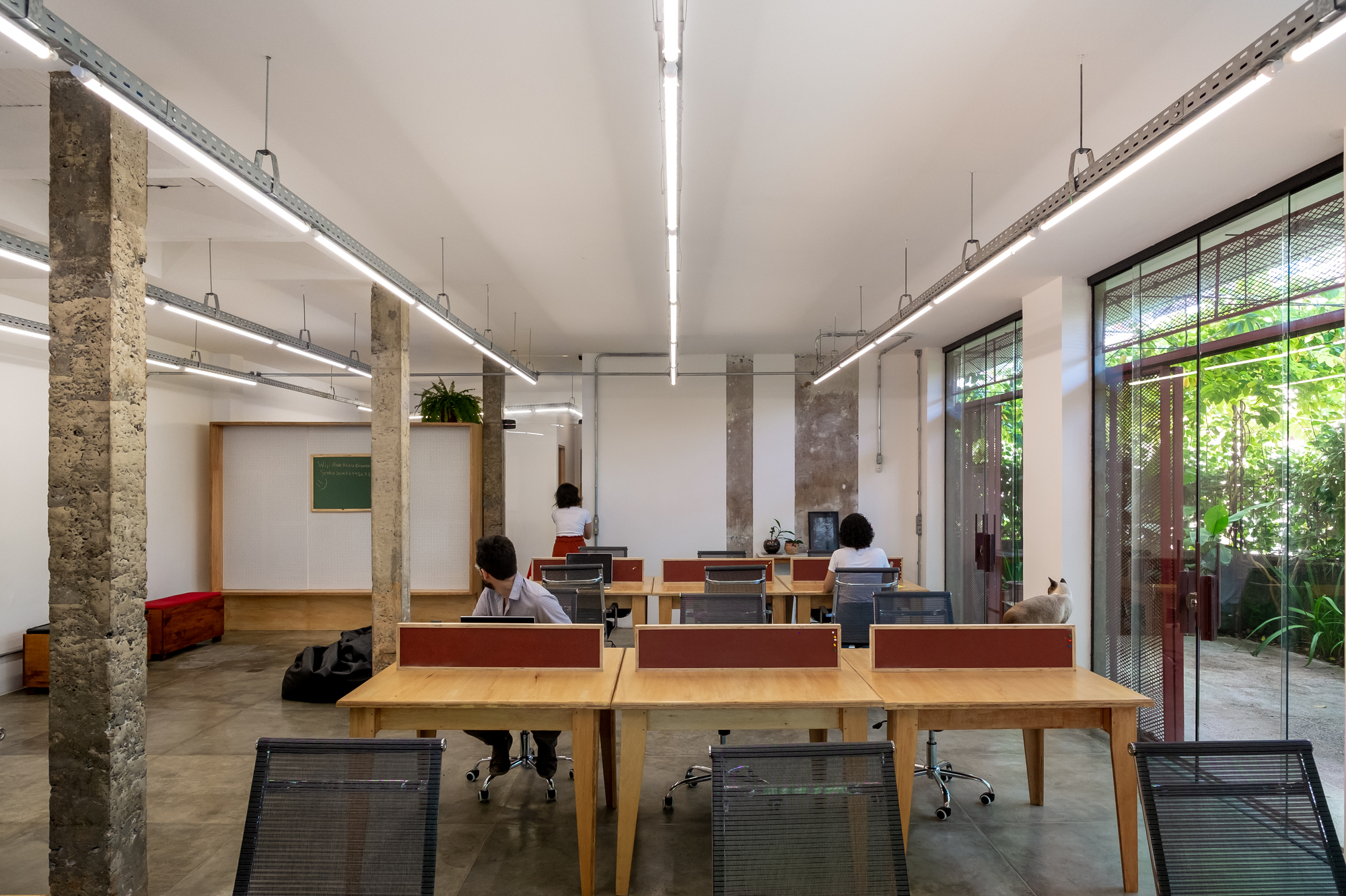 Galeria de A Casa Coworking / TANTO Criações Compartilhadas + AMMA ...