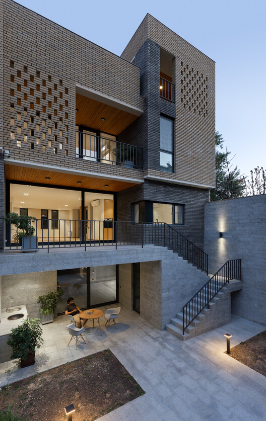 RB9 Townhouses / ARC Architects - Exterior Photography, Windows, Facade, Handrail