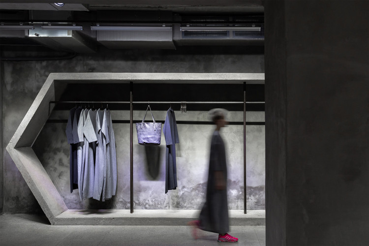 Kanishka Oybek Store / ARC Architects - Interior Photography, Closet, Windows