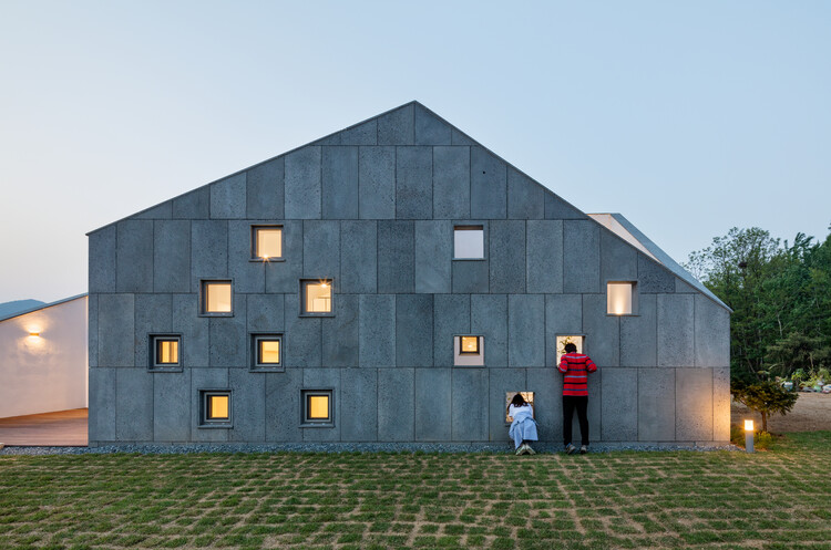 My Gumi Residence / poly.m.ur + Hyunju Lim - Exterior Photography, Facade, Windows