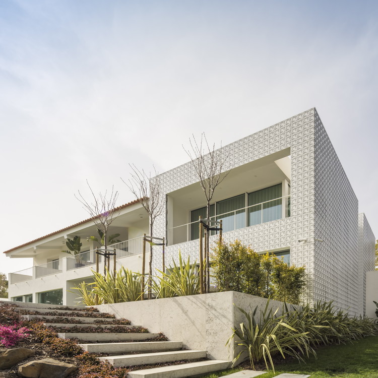 Casa Estoril RM / João Tiago Aguiar Arquitectos - Fotografia de Exterior, Janela, Fachada, Escada