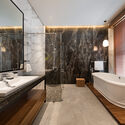 master bathroom - C&ocirc;ng tr&igrave;nh biệt thự 2 tầng hiện đại đẹp c&oacute; hồ bơi nằm vị tr&iacute; l&ocirc; g&oacute;c