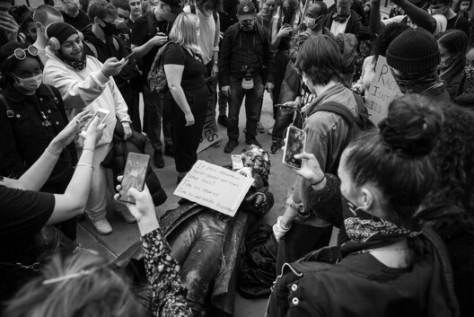 Statues in flames: how are we building memory in our cities? Statues in flames: how are we building memory in our cities? - Image 6 of 10