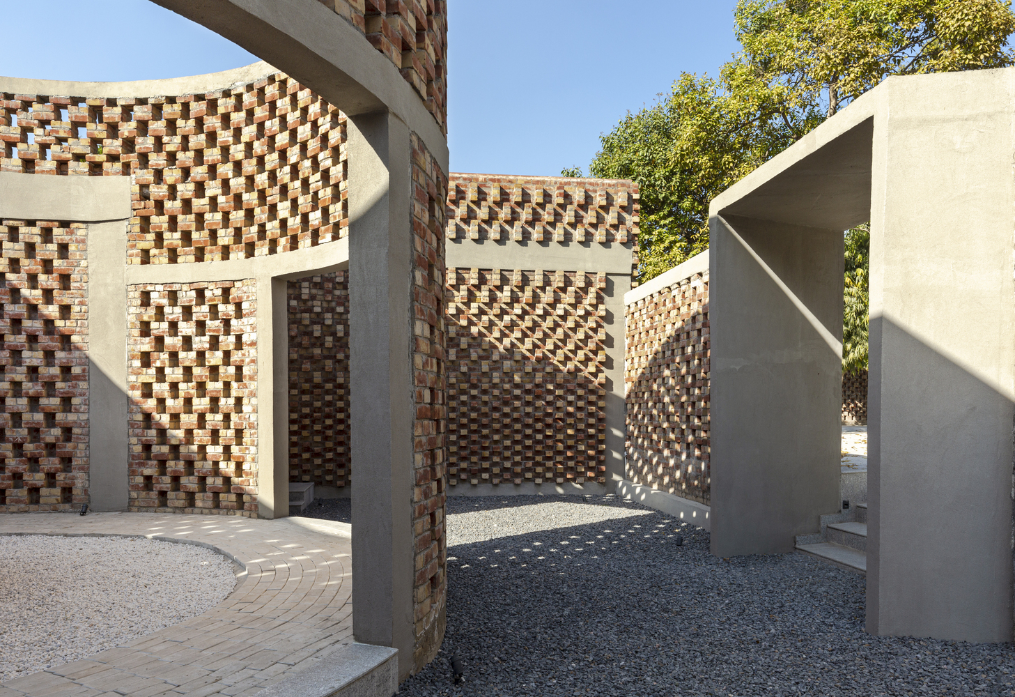 Gallery of Clay or Concrete, Solid or Hollow: Different Types of Bricks ...