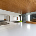 12 bias house adria yurike architects interior photo - Tổ ấm của một cặp vợ chồng trẻ với hai đứa con