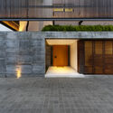 04 bias house adria yurike architects exterior photo - Tổ ấm của một cặp vợ chồng trẻ với hai đứa con