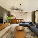 15 bias house adria yurike architects interior photo - Tổ ấm của một cặp vợ chồng trẻ với hai đứa con