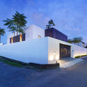 05 bias house adria yurike architects exterior photo - Tổ ấm của một cặp vợ chồng trẻ với hai đứa con