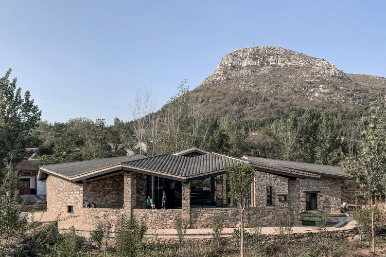 Stone house under the stone mountain. Image Courtesy of VDA