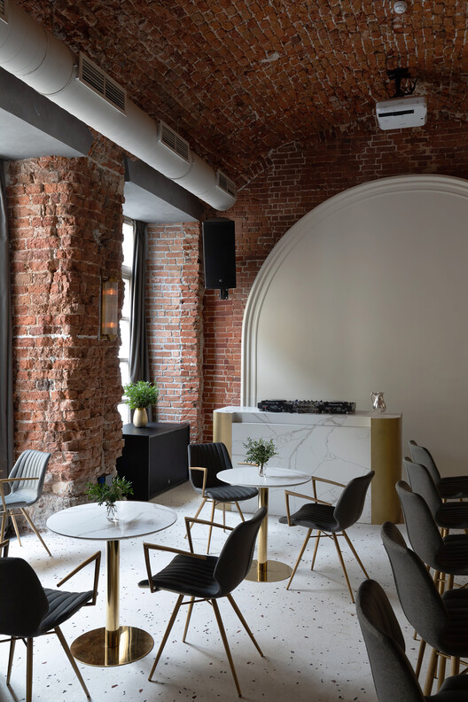 Bar "Bell" / rogojnikov&sorokin - Interior Photography, Dining room, Table, Chair, Brick, Beam