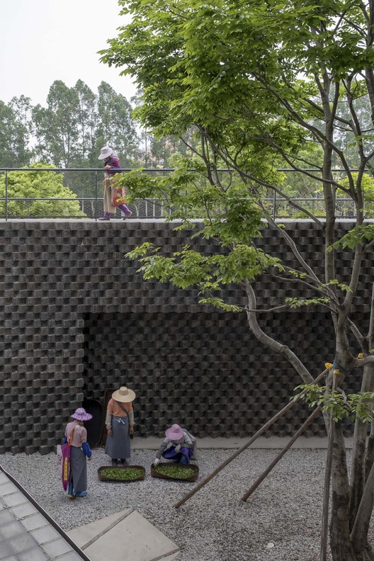 (Re)forming Duichuan Tea Yards / O-office Architects (Re)forming Duichuan Tea Yards / O-office Architects - Exterior Photography, Fence
