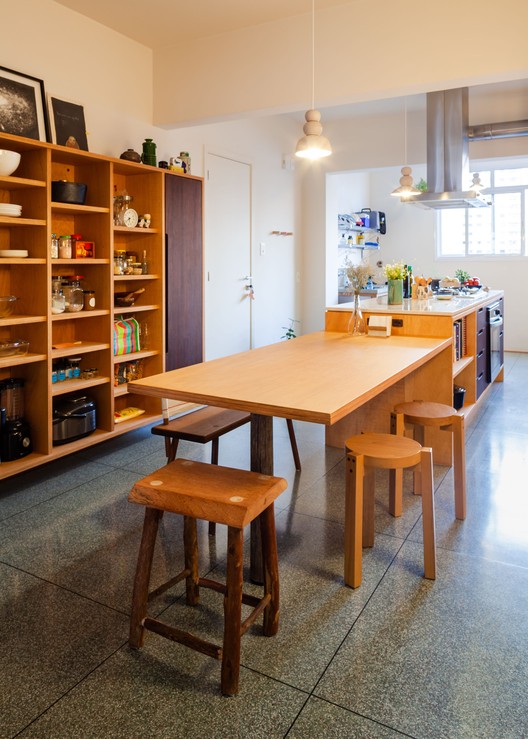 Topázio Apartment / Sabiá Arquitetos - Interior Photography, Dining room, Shelving, Wood