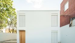 Woodcase House / Ayllón Paradela Deandrés Architects