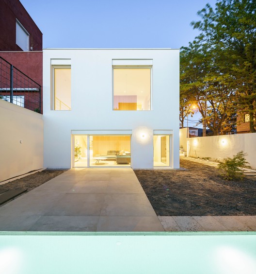 Woodcase House / Ayllón Paradela Deandrés Architects Woodcase House / Ayllón Paradela Deandrés Architects - Exterior Photography, Door