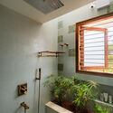 33 master bath - Căn biệt thự 2 tầng hiện đại thiết kế nhiều kh&ocirc;ng gian s&acirc;n vườn hơn