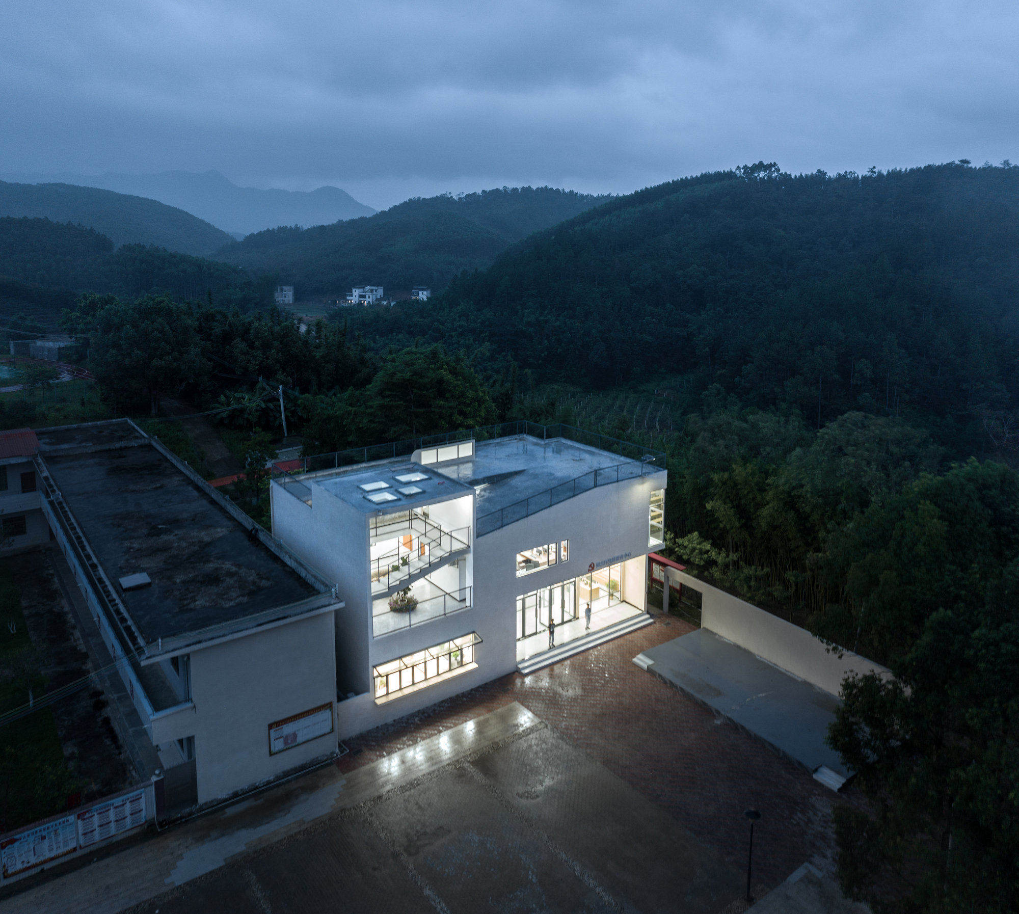 画廊 河源回龙村党群服务中心 / 元本体工作室 - 2