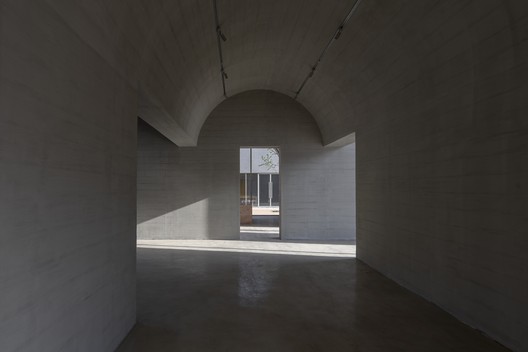 The Qinchang Village Town Hall / Studio 10 - Interior Photography, Concrete