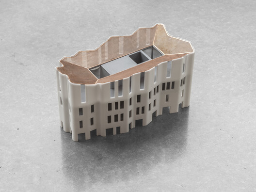 (NO PUBLICAR - PUBLICACIÓN ELIMINADA) Edificio C3 / Peter Besley - Imagen 8 de 13