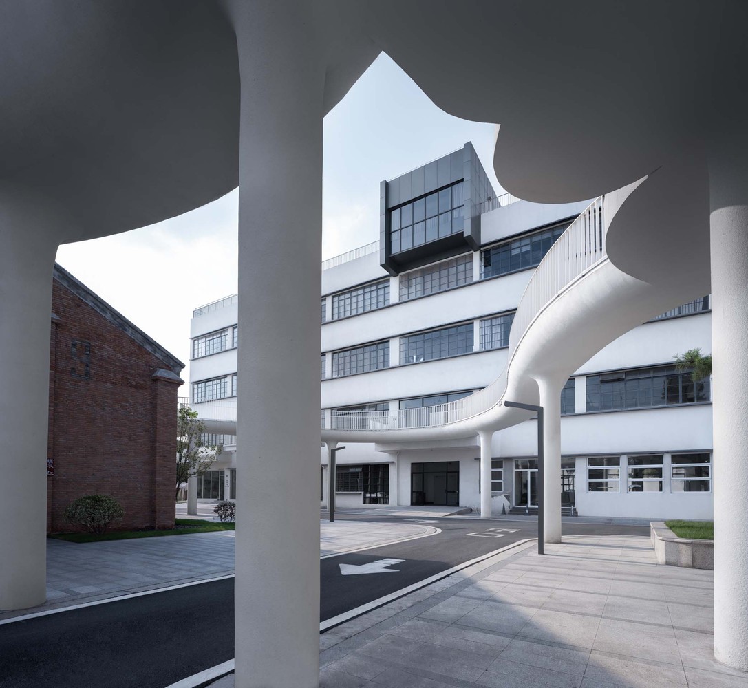 Gallery of Jiangnan District Embroidered Garment Factory / Minax