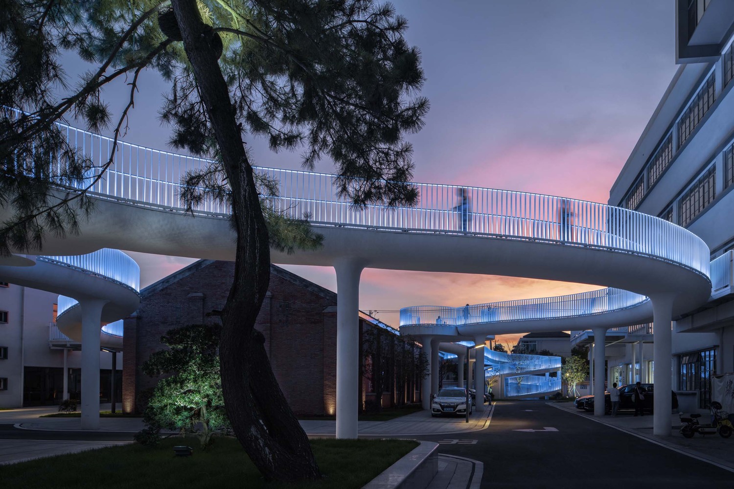 Gallery of Jiangnan District Embroidered Garment Factory / Minax