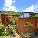 photo 3 - Ng&ocirc;i nh&agrave; ở Nhật Bản c&oacute; khu vườn nhỏ được bao quanh tường đ&aacute; thấp