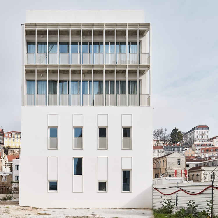 Ribeira 11 Apartment Building /  Ricardo Carvalho + Joana Vilhena - More Images
