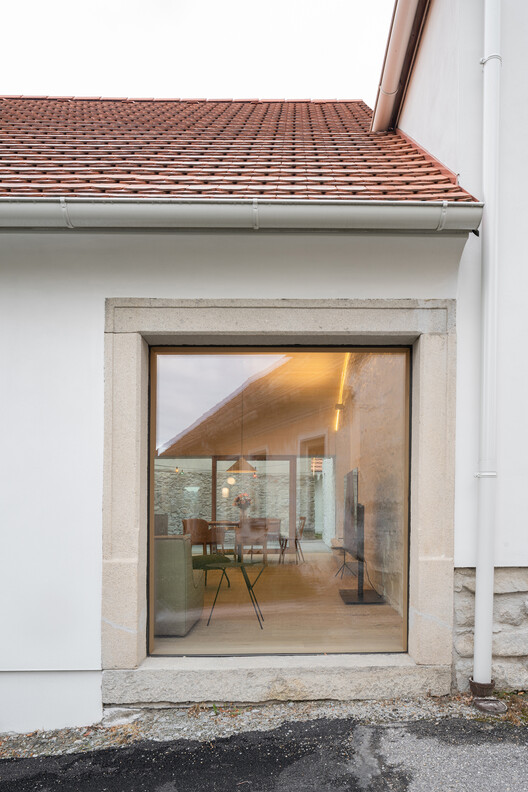 Casa Kozina / Atelier 111 Architekti - Fotografía interior, Ventanas, Puerta, Sillas, Ladrillo, Fachada