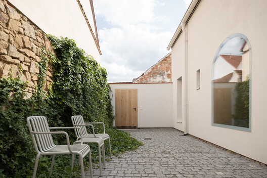 Casa Kozina / Atelier 111 Architekti - Fotografía exterior, Sillas